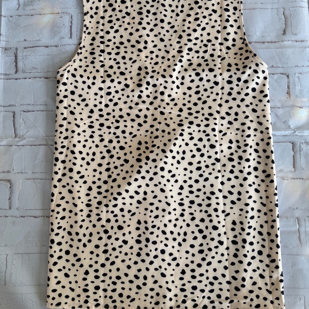 Sleeveless V-Neck Dalmatian Dot Blouse Size- XL, Like new - Picture 2 of 6